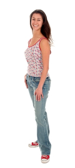 How To Look Thinner In Photos Stand The Photographer S Life They Re Both Thin Models But The First One Standing With Her Arms Crossed And Shoulders Pointed Straight At Camera Looks A Little Boxy